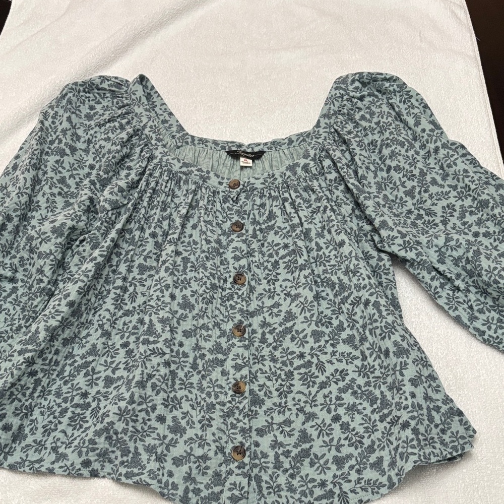 Square-Neck Puff Sleeve Floral Blouse in Sage Green